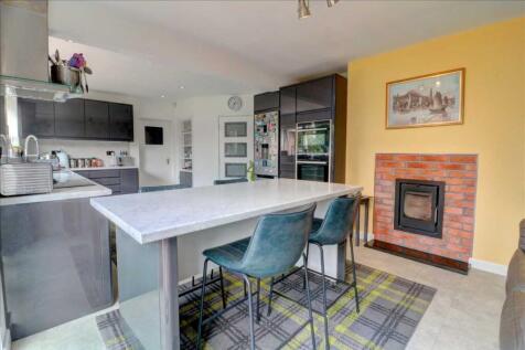 OPEN-PLAN DINING