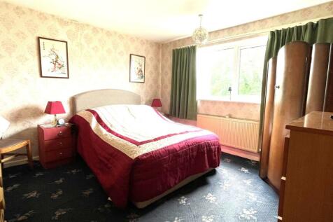 Bedroom 1.jpg
