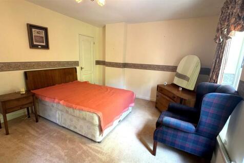 Bedroom 1.jpg