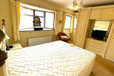 Bedroom 1 (1).jpg