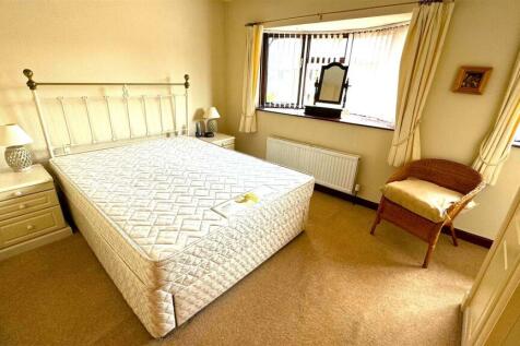 Bedroom 1 (2).jpg