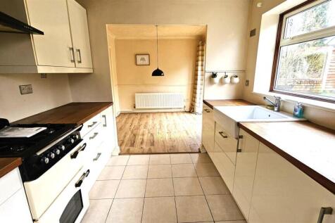 Kitchen 2.jpg
