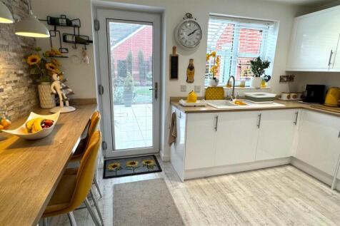 Kitchen (3).jpg