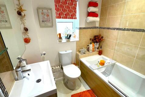 Bathroom (2).jpg