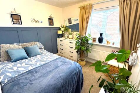 Bedroom 2 (2).jpg