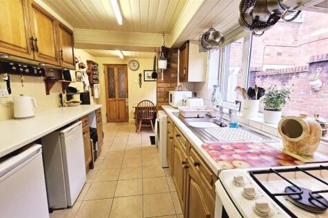 Kitchen 1.jpg