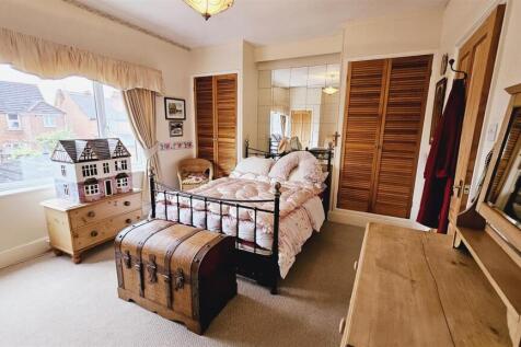 Bedroom 1.jpg