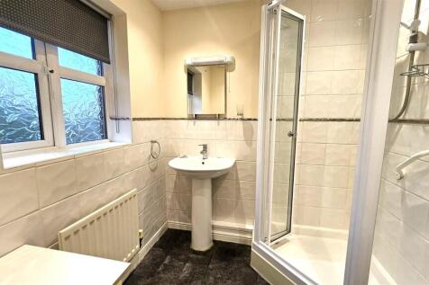 EN SUITE SHOWER ROOM