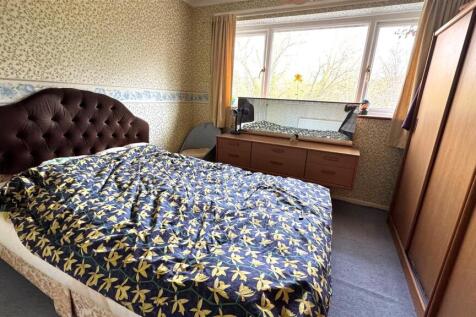 Bedroom 1.jpg