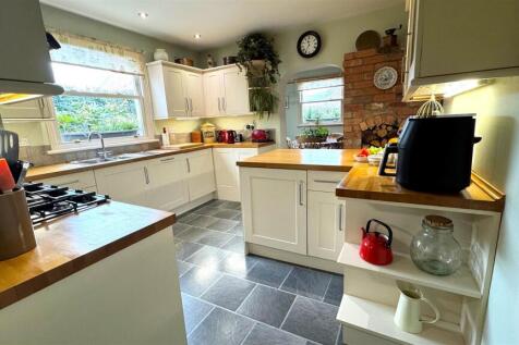 Kitchen (1).jpg