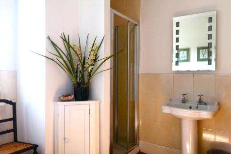 Bathroom (2).jpg