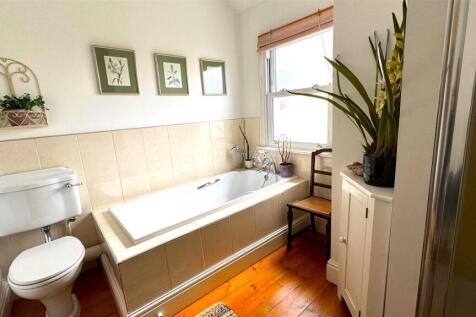 Bathroom (3).jpg