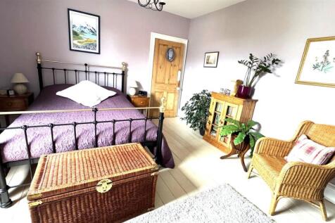 Bedroom 2 (2).jpg