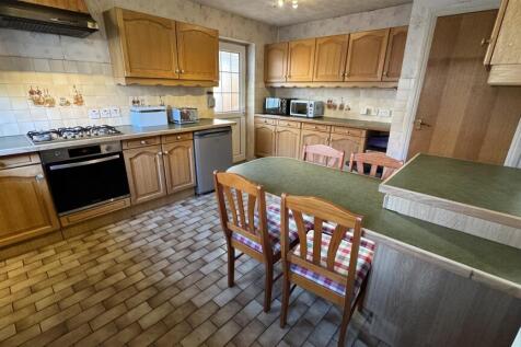 Kitchen (2).jpg