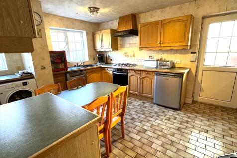 Kitchen (1).jpg