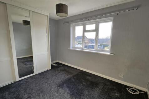 Bedroom 1.jpg