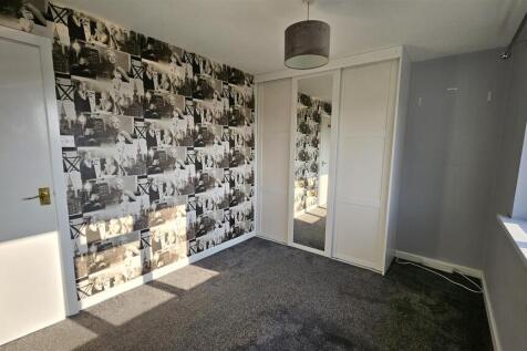 Bedroom 1 (2).jpg