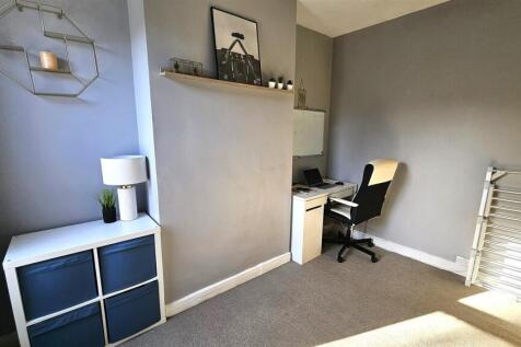 Bedroom 2 (2).jpg