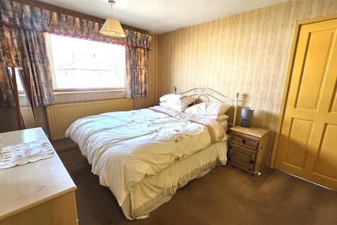 Bedroom 1.jpg