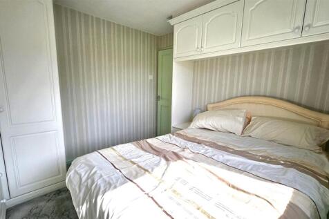 Bedroom 2 (2).jpg