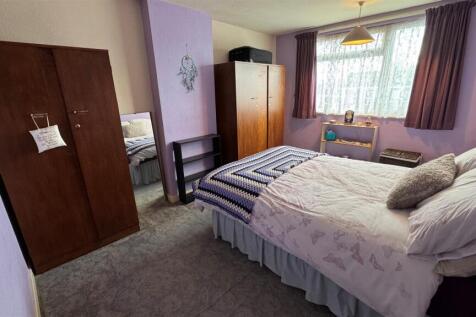Bedroom One.jpg