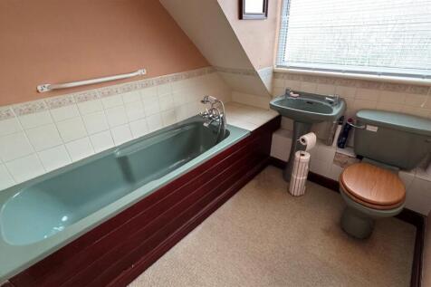 Bathroom.jpg
