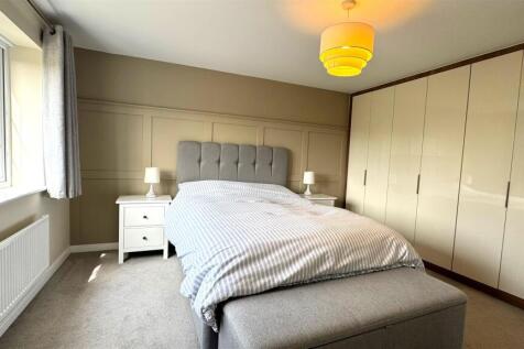 Bedroom 1 (2).jpg