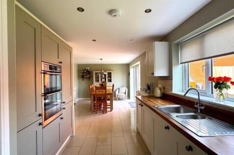 Kitchen (4).jpg