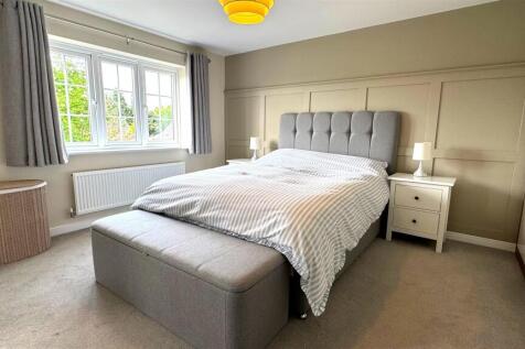 Bedroom 1 (1).jpg