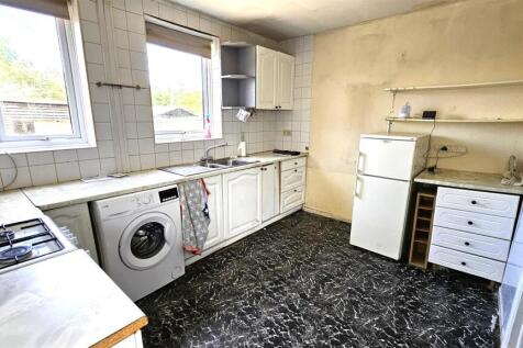 Kitchen 2.jpg