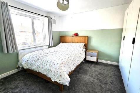 Bedroom 1 (2).jpg