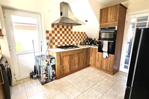 Kitchen 2.jpg