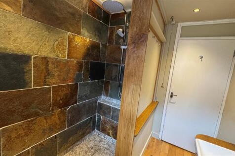 Bathroom (1).jpg