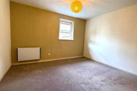 Bedroom 1 (2).jpg
