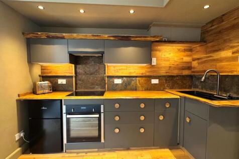 Kitchen (1).jpg