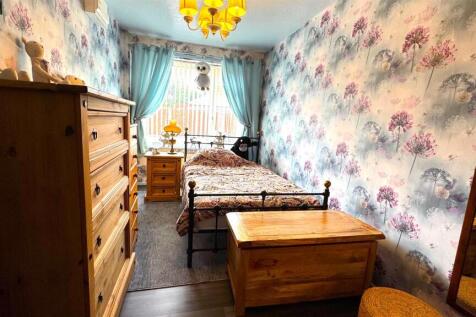 Bedroom 1 (1).jpg