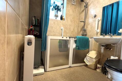 Bathroom.jpg