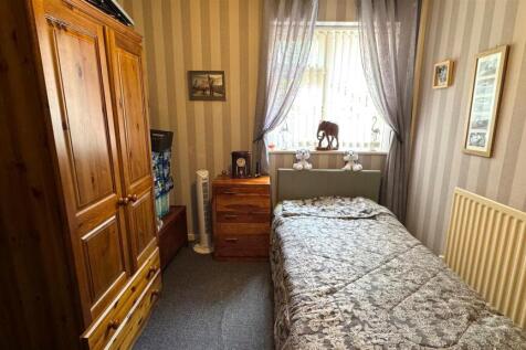 Bedroom 2 (2).jpg
