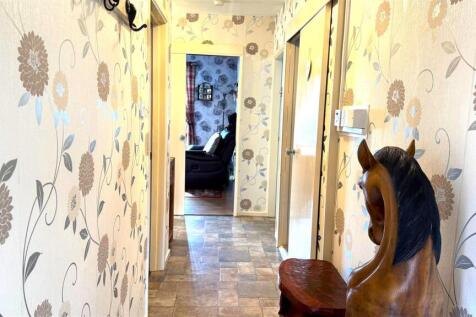Hallway (2).jpg