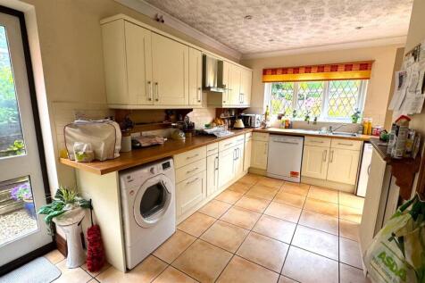Kitchen (2).jpg
