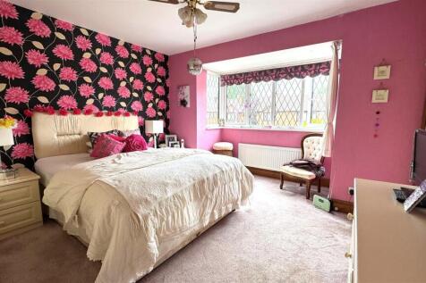 Bedroom 1 (2).jpg