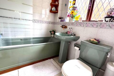 Bathroom.jpg