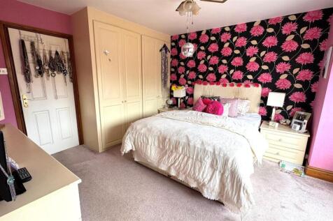 Bedroom 1 (1).jpg
