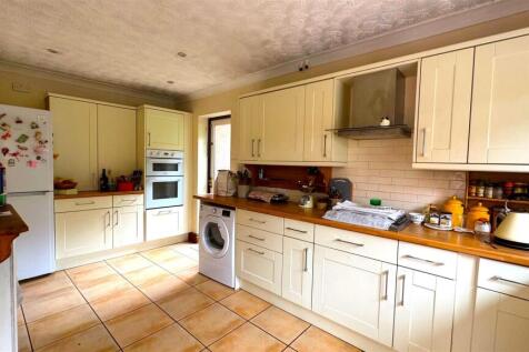 Kitchen (1).jpg
