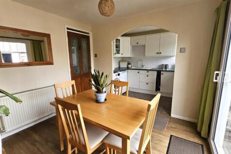 Dining Area.jpg