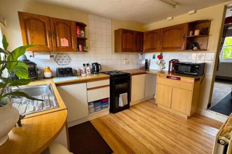 Kitchen (2).jpg