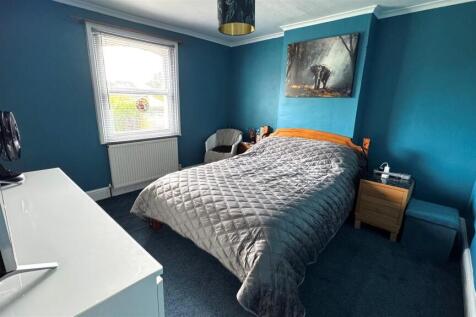 Bedroom One (2).jpg
