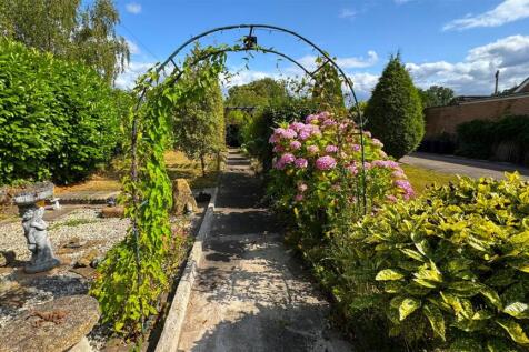 Front Garden (2).jpg