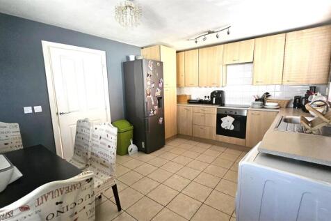 Kitchen 2.jpg