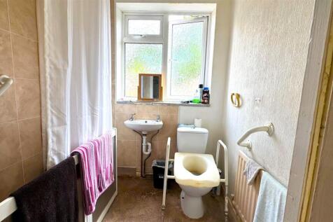 Bathroom.jpg